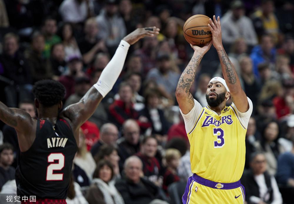 搭在桌面 搭在桌面